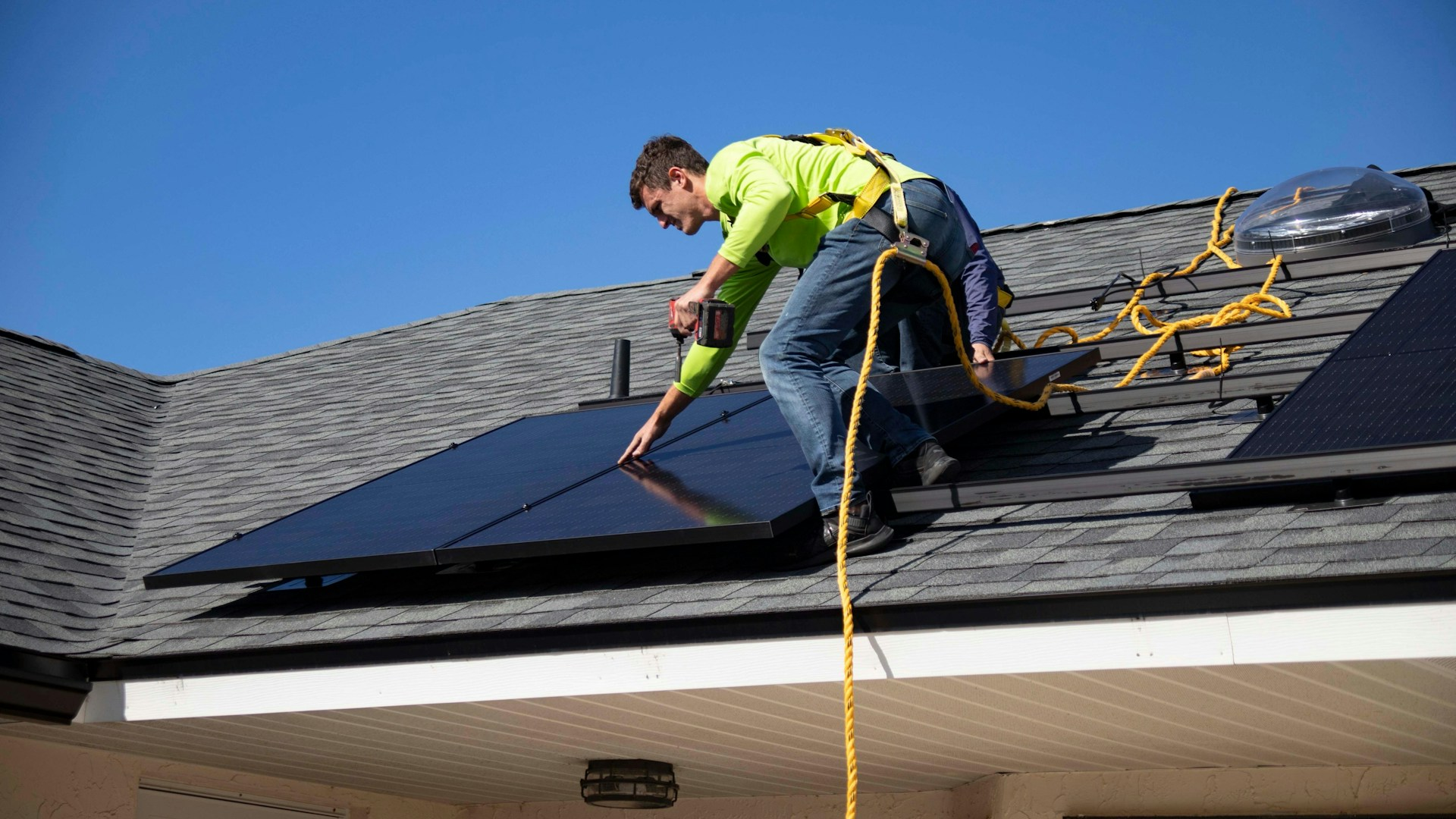 Electrical bodies warn on plug-in solar safety