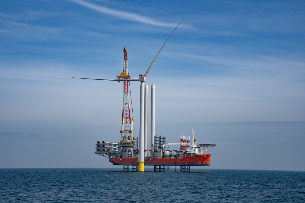 East Anglia THREE installs first 115-metre blades