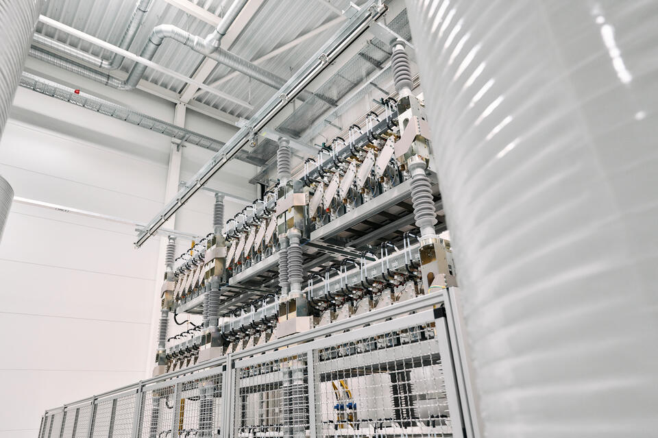 Siemens Energy advances multi-terminal HVDC switching Siemens Energy advances multi-terminal HVDC switching