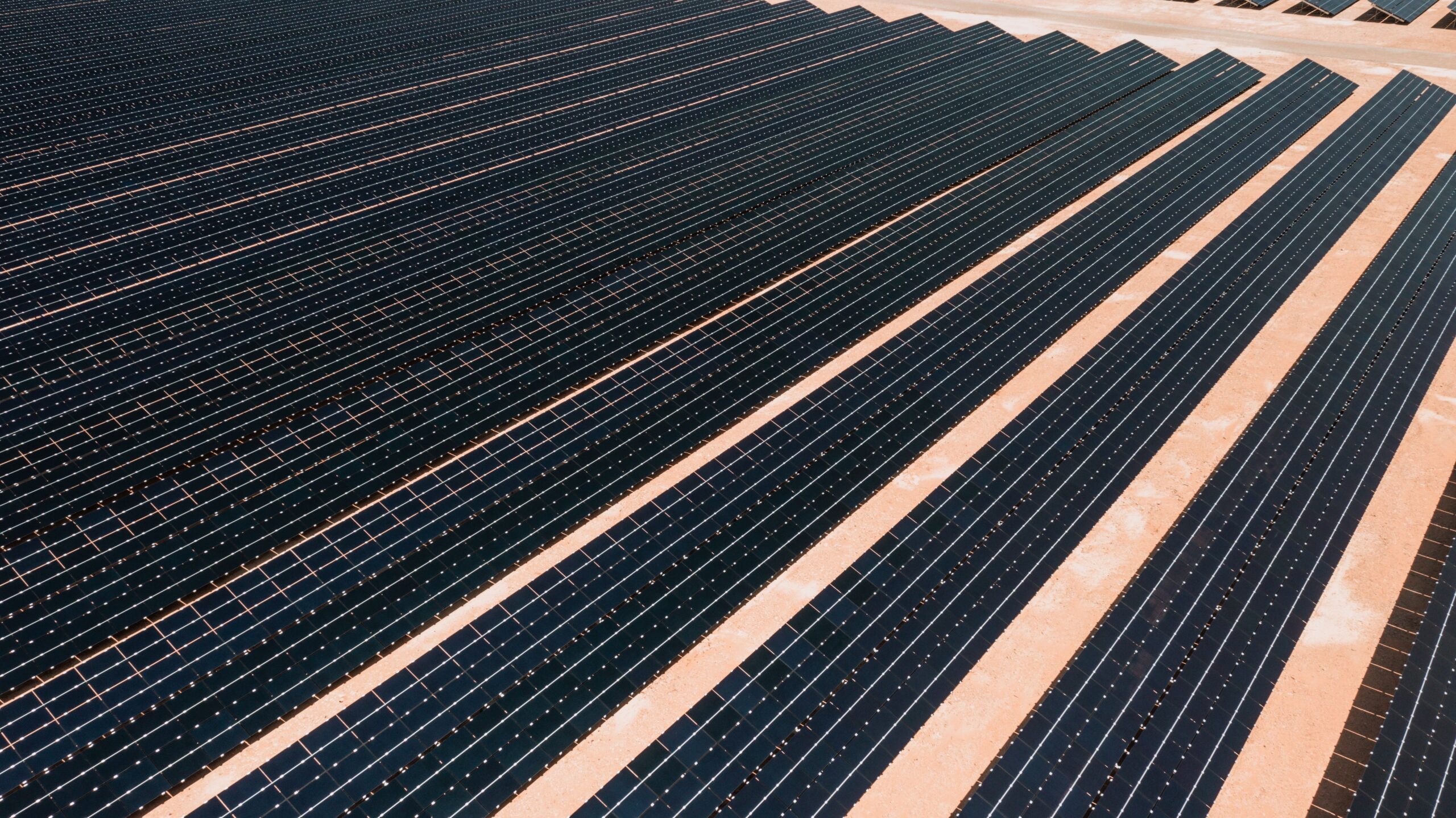 Low Carbon begins proposals for 500 MW Somerset solar and storage park